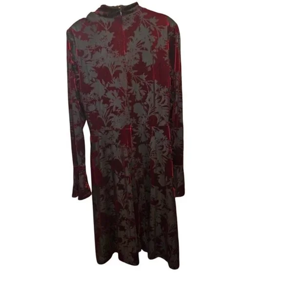 Ivanka Trump Red & Black Velvet Floral Long Sleeve Midi Dress Size 4 - Picture 9 of 9